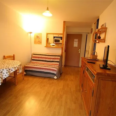 Luchon: 2 Pieces - Balcon, Parking - Fr-1-313-166 Апартаменты