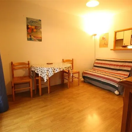Luchon: 2 Pieces - Balcon, Parking - Fr-1-313-166 Апартаменты